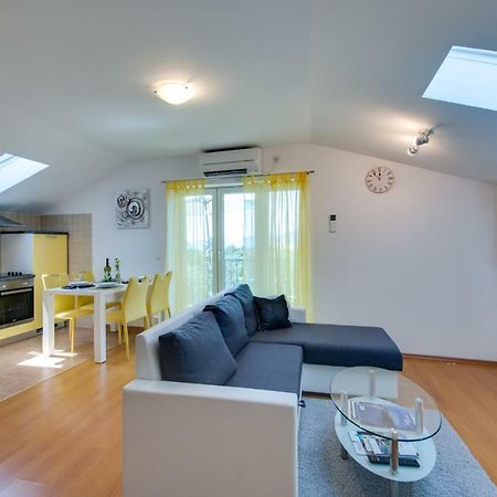 Apartmani Admiral Viskovo ภายนอก รูปภาพ