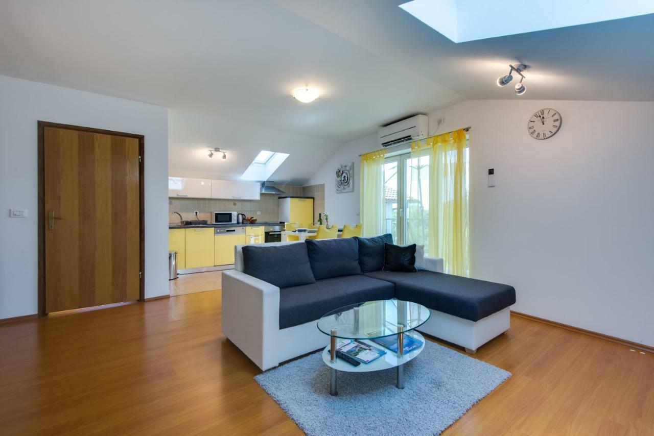 Apartmani Admiral Viskovo ภายนอก รูปภาพ