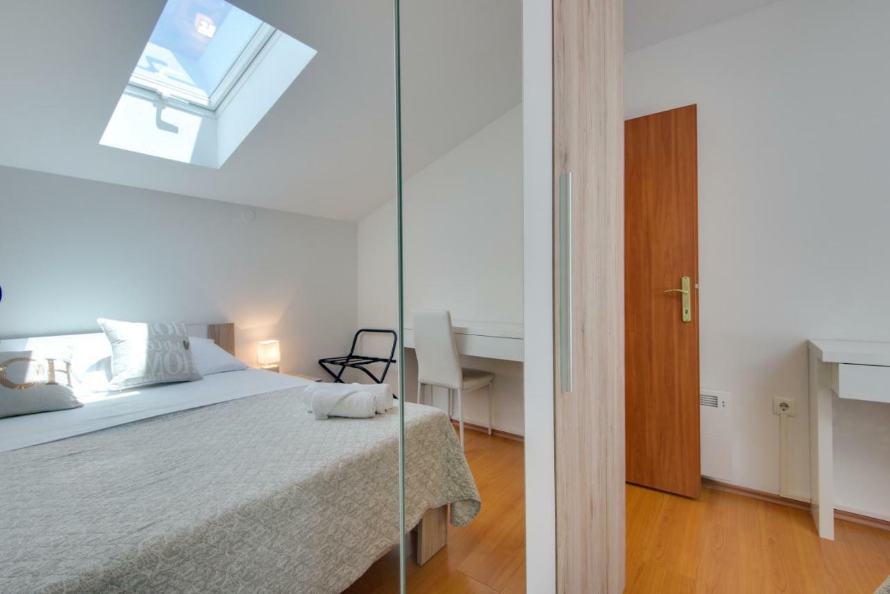 Apartmani Admiral Viskovo ภายนอก รูปภาพ