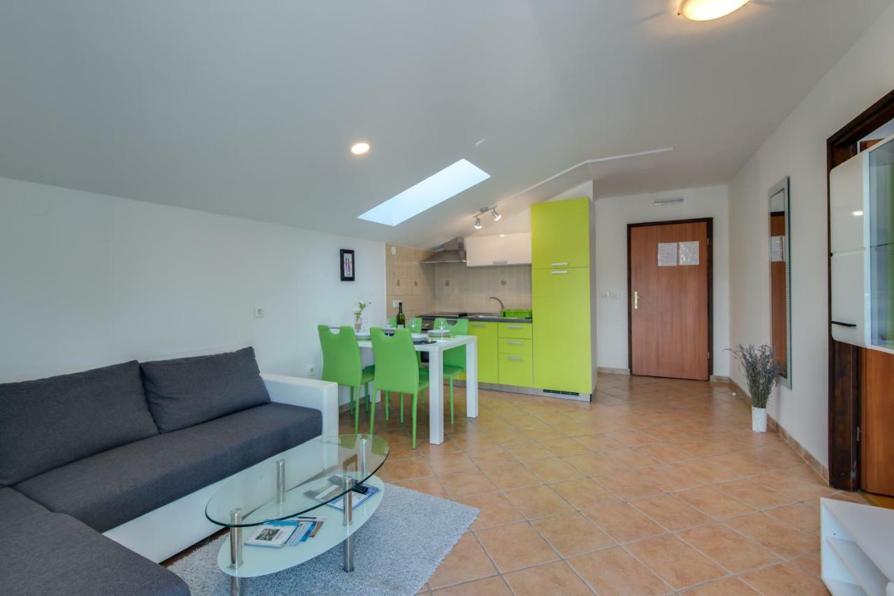Apartmani Admiral Viskovo ภายนอก รูปภาพ