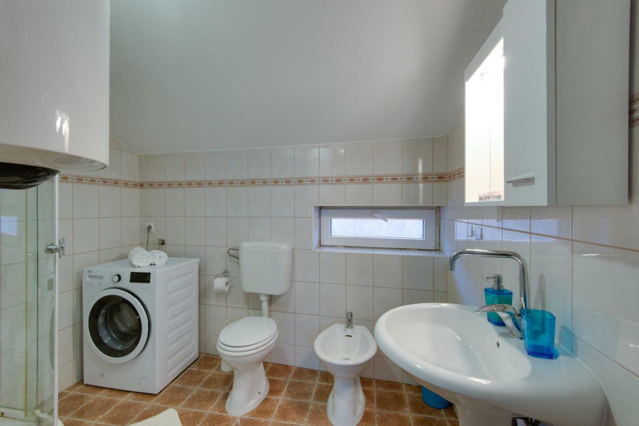 Apartmani Admiral Viskovo ภายนอก รูปภาพ